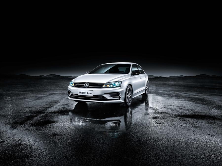  Volkswagen Sagitar R-Line 2016 года  (фото 1 из 5)